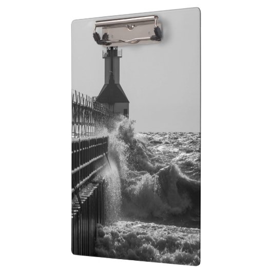 Fierce Waves bei St Joseph Grayscale Klemmbrett (Links)