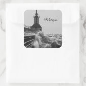 Fierce Waves bei St Joseph Grayscale Quadratischer Aufkleber (Tasche)