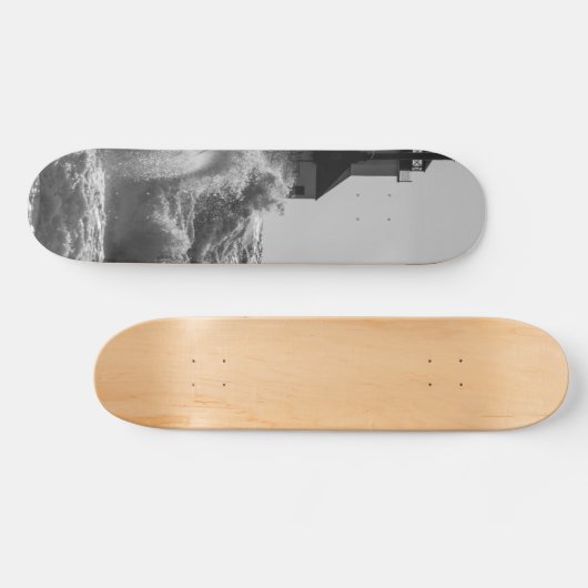 Fierce Waves bei St Joseph Grayscale Skateboard (Horizontal)