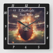 Fiery Football Theme Quadratische Wanduhr (Vorderseite)
