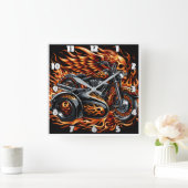 Fiery Motorrad mit lebhaften Flammen und Sidecar Quadratische Wanduhr (Zuhause)