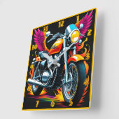 Fiery Motorrad mit lebhaften Flügeln bei Sonnenunt Quadratische Wanduhr (Winkel)