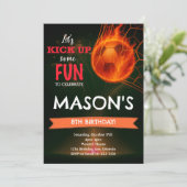 Fiery Soccer Ball zum Geburtstag Einladung (Stehend Vorderseite)