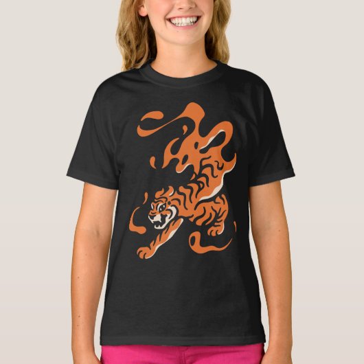 Fiery Tiger: Asiatisches kühnes Design T-Shirt (Vorderseite)