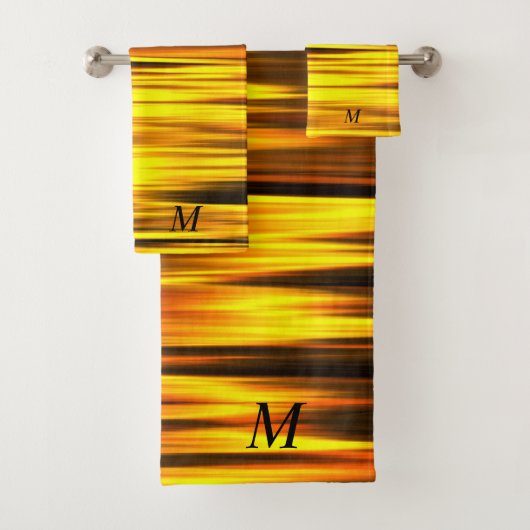 Fiery Yellow Orange Brown Abstract Design Monogram Badhandtuch Set (Insitu)