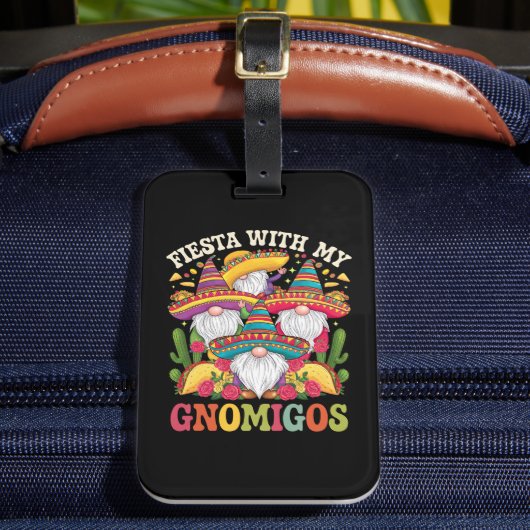 Fiesta mit meinem Gnomigos Gnome Cinco de Mayo Gepäckanhänger (Vorderseite Insitu 2)