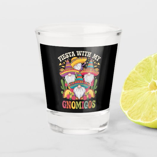 Fiesta mit meinem Gnomigos Gnome Cinco de Mayo Schnapsglas (Vorderseite)