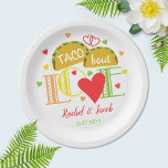 Fiesta Taco Bout Liebe farbenfrohe Engagement Part Pappteller<br><div class="desc">Dieses lustige, fiesta Hochzeitsdesign zeichnet sich durch Tacos, Herzen und kühne bunt Typografie aus. Klicken Sie auf die Schaltfläche Anpassen für mehr Flexibilität bei der Änderung von Bildern und Text! Variationen dieses Designs, zusätzliche Farben sowie koordinierende Produkte sind in unserem Shop, zazzle.com/store/doodlelulu verfügbar. Kontaktieren Sie uns, wenn Sie dieses Design...</div>