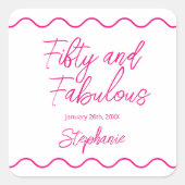 Fifty and Fabulous Pink Script Quadratischer Aufkleber (Vorderseite)