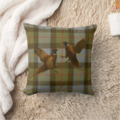 Fighting Pheasants on tweed / tartan background Kissen (Decke)