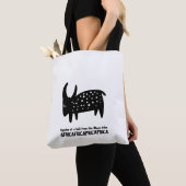 Figur mit dem Bild eines Stiers vom Stamm Tasche (Von Nahem)