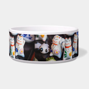 Figurinen von Katzen, die heranwinken Napf