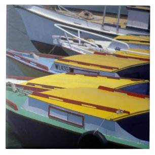 Fiji, Viti Levu, Lautoka, Kleine Boote im Hafen vo Fliese