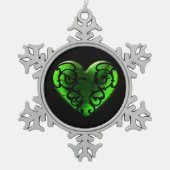 Filigree Goth Green Heart Schneeflocken Zinn-Ornament (Vorderseite)
