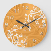 Filigree und Blütenblätter über Orange Große Wanduhr (Vorderseite)