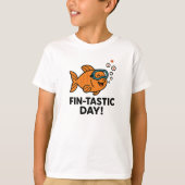 Fin-Tastic Day Cute Orange Fish Design T-Shirt (Vorderseite)