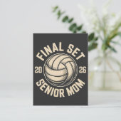 Final Set Senior Mama 2026 Abschluss Volleyball Einladungspostkarte (Stehend Vorderseite)