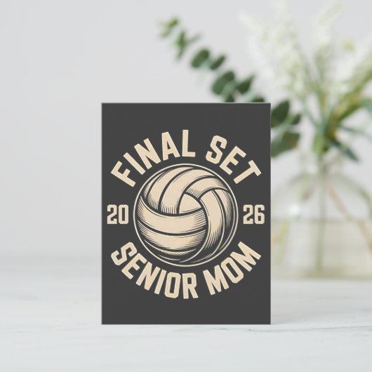 Final Set Senior Mama 2026 Abschluss Volleyball Einladungspostkarte (Stehend Vorderseite)
