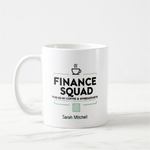 Finanzteam angetrieben von Kaffee und Tabellen Kaffeetasse