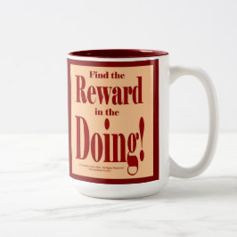 Find the Reward in the Doing Zweifarbige Tasse