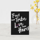 Find Your Tribe Love Them Hard Funny Family Reunio Karte (Gelbe Blume)