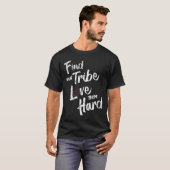 Find Your Tribe Love Them Hard Funny Family Reunio T-Shirt (Vorne ganz)