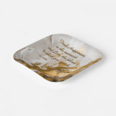 Finde Glück im Moment... Lee Hiller Quote Pappteller (Gewinkelt)