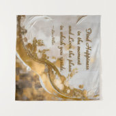 Finde Glück im Moment... Lee Hiller Quote Wandteppich (Vorderseite (Horizontal))