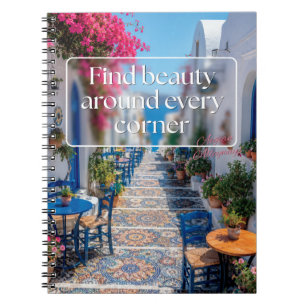 Finde Schönheit um jede Ecke Santorini Journal Notizblock