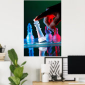 Finger, der ein Schachstück auf Schachbrett kippt Poster (Heimbüro)