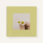 Fingertip Daisy – Soft Aesthetic Spiral Notebook Notizblock (Vorderseite)