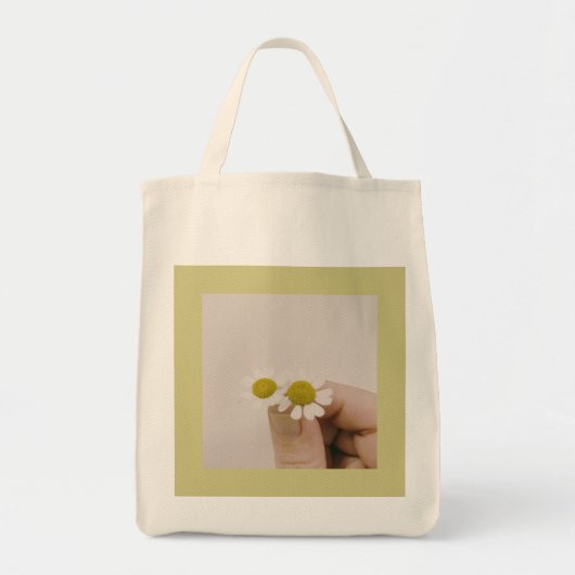 “Fingertip Daisy – Soft Botanical Tote Bag” Tragetasche (Vorne)