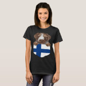 Finland Flag German Wirehaired Pointer Dog In Pock T-Shirt (Vorne ganz)