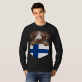 Finland Flag German Wirehaired Pointer Dog In Pock T-Shirt (Vorne ganz)