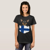 Finland Flag Miniature Pinscher Dog In Pocket T-Shirt (Vorne ganz)