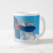 Finnische Flagge Jumbo-Tasse (Vorderseite Rechts)