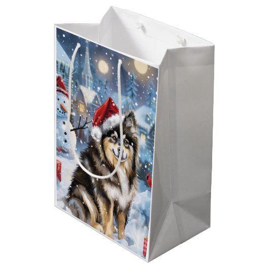 Finnische Lapphund Winter Wonderland Weihnachtsfre Mittlere Geschenktüte (Rückseite Schrägansicht)