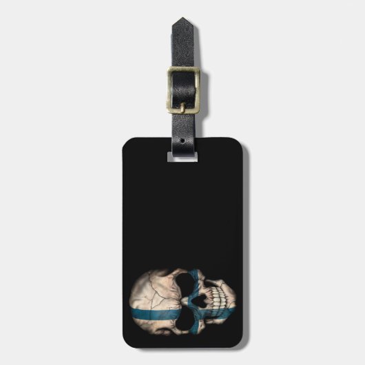 Finnischer Flaggen-Schädel auf Schwarzem Gepäckanhänger (Vorderseite vertikal)