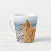 Finnischer Spitz beim Seashore-Gemälde - Hundekuns Milchtasse (Linke Ecke)