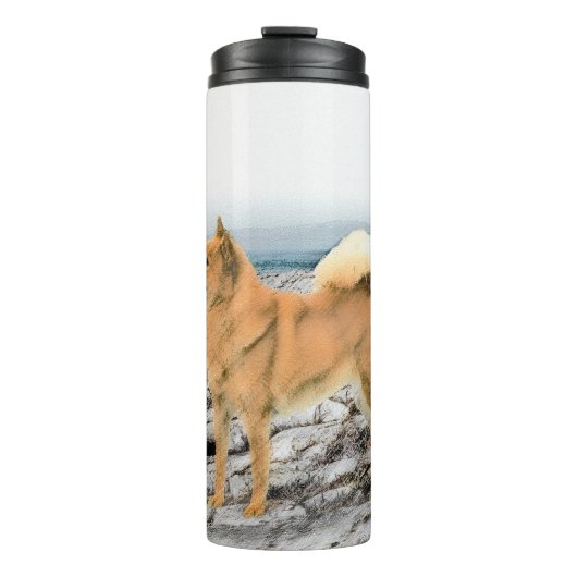 Finnischer Spitz beim Seashore-Gemälde - Hundekuns Thermosbecher (Vorderseite)