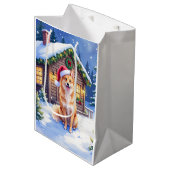Finnish Spitz Snowy Cabin Santa Hat Christmas Art Mittlere Geschenktüte (Vorderseite Schrägansicht)