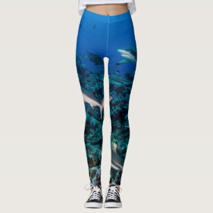 Fins Fin: Riffszene mit einem Schwarm Haien. Leggings
