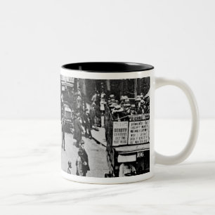 Finsbury Park Station, c.1923 Zweifarbige Tasse