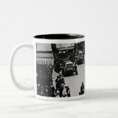 Finsbury Park Station, c.1923 Zweifarbige Tasse (Links)