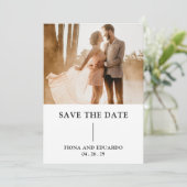 Fiona Foto Bold Monogram Modern Wedding Save The Date (Stehend Vorderseite)