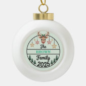 Fir Trees Stars Family Name 2025 Christmas Keramik Kugel-Ornament (Vorderseite)