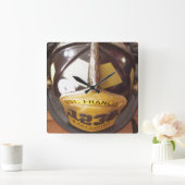 Firefighter Helmet Wall Clock Quadratische Wanduhr (Zuhause)