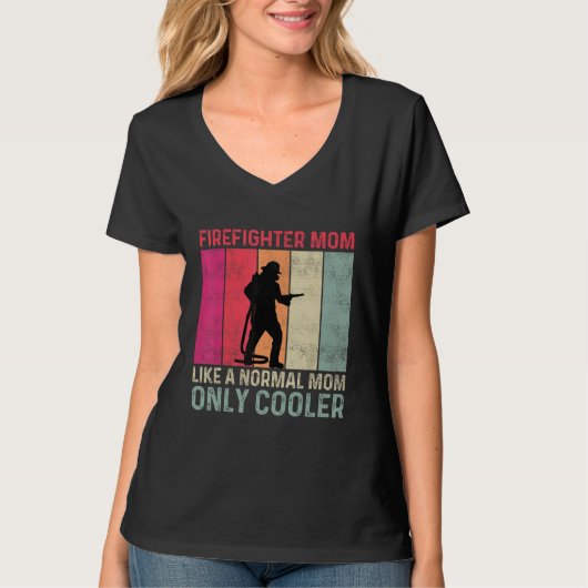 Firefighter Mom Like A Normal Mom Only Cooler Moth T-Shirt (Vorderseite)