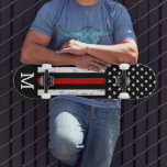Firefighter Personalisiert Monogram Thin Red Line Skateboard<br><div class="desc">Thin Red Line Skateboard - Amerikanische Flagge in Firefighter Flag Farben, Not Design . Personalisieren Sie dieses Feuerwehrskateboard mit Monogramm Initial. Dieses personalisierte Feuerwehrskateboarddeck ist ideal für Feuerwehrleute, Feuerwehrleute, Feuerwehrmann, Abschluss und Ruhestandsgeschenke. COPYRIGHT © 2020 Judy Burrows, Black Dog Art - Alle Rechte vorbehalten. Firefighter Personalisiert Monogram Red Line Skateboard...</div>