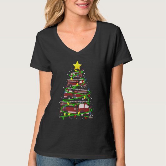 firefighter truck christmas tree pajamas santa cla T-Shirt (Vorderseite)